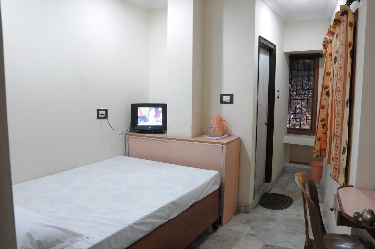 Vani Lodge Visakhapatnam Exteriör bild