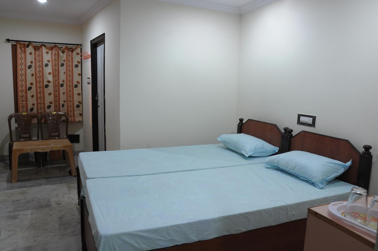 Vani Lodge Visakhapatnam Exteriör bild
