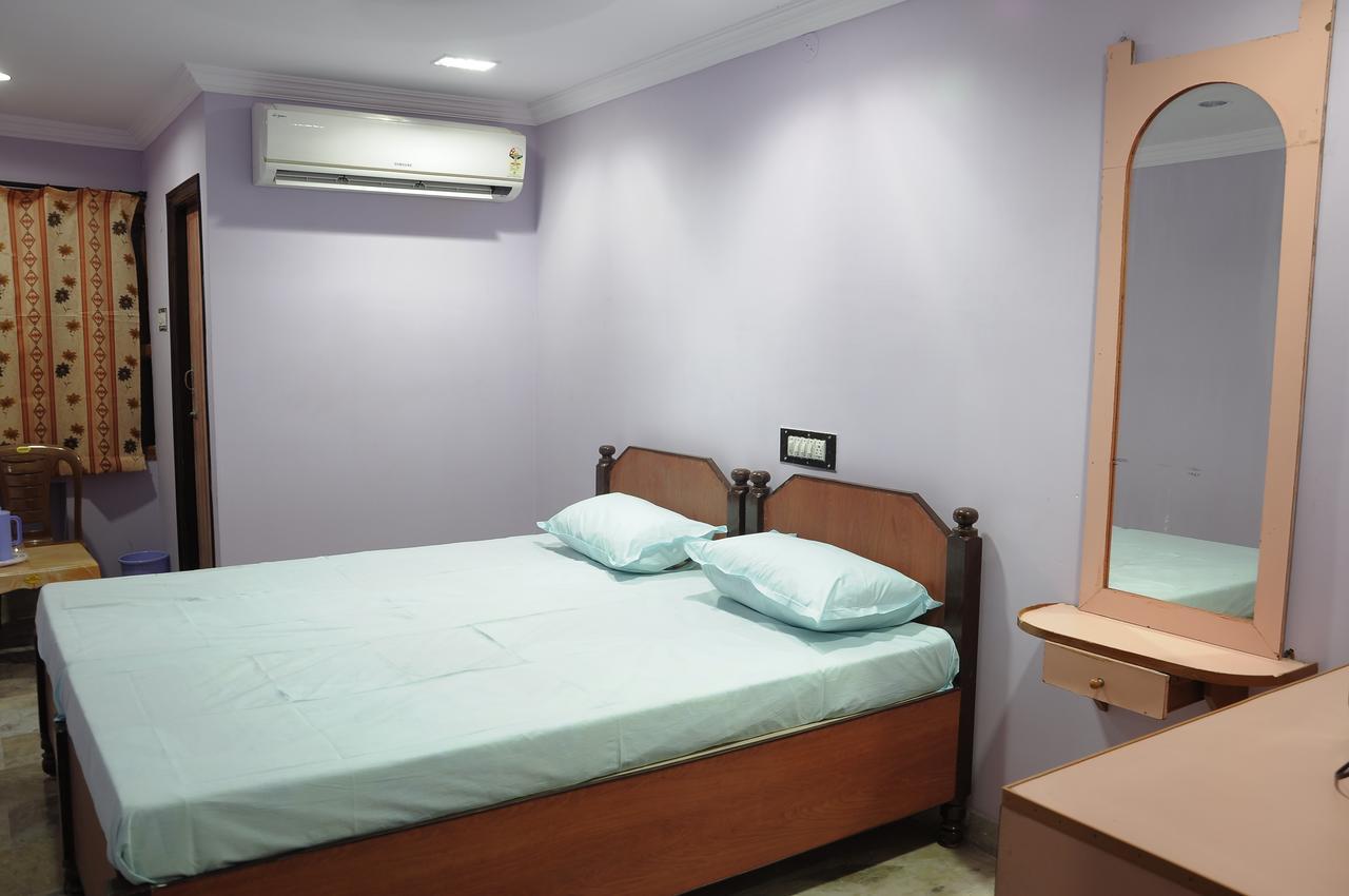 Vani Lodge Visakhapatnam Exteriör bild