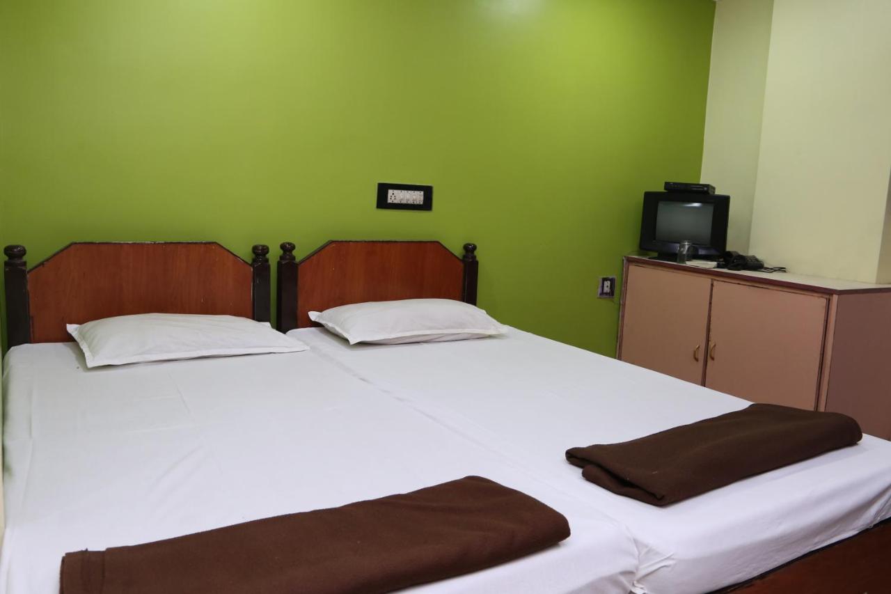 Vani Lodge Visakhapatnam Exteriör bild
