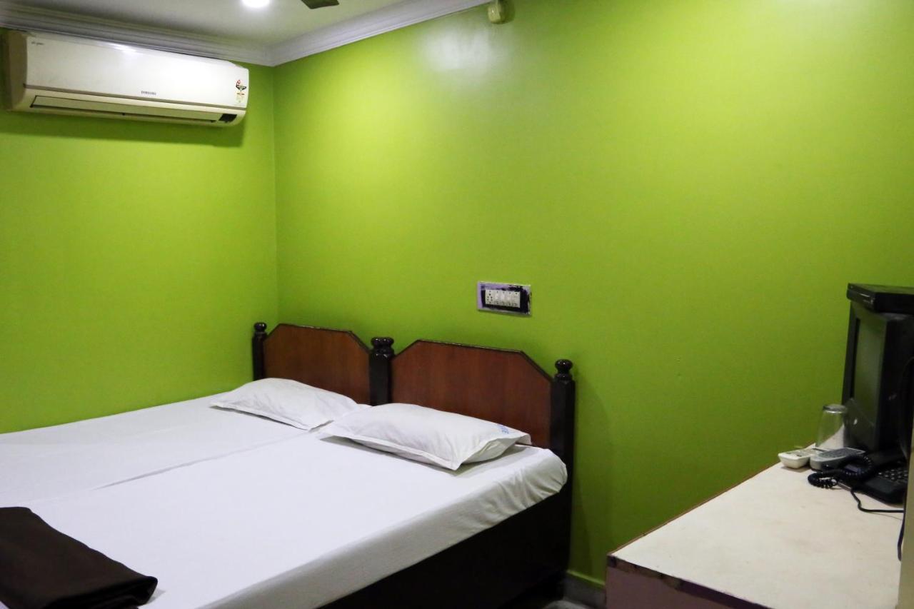 Vani Lodge Visakhapatnam Exteriör bild