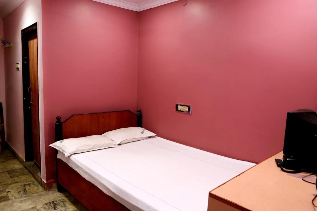 Vani Lodge Visakhapatnam Exteriör bild